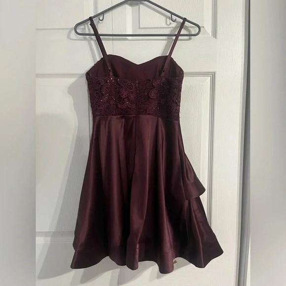 My Michelle size 1 Burgundy Lace Dress formal, homecoming, wedding - Picture 7 of 8